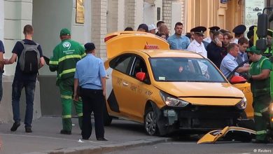 Photo of Taxi impacta multitud en Plaza Roja de Moscú