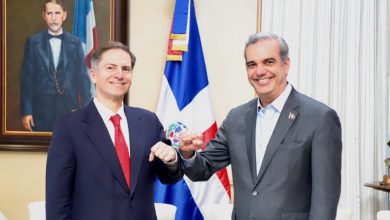 Photo of Abinader recibe al vicepresidente del Banco Mundial Carlos Felipe