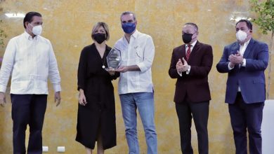 Photo of Abinader dijo sentirse orgulloso de los médicos del país por su valentía y arrojo