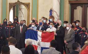 Photo of Presidente Abinader entrega bandera a delegación irá a Juegos Panamericanos Junior