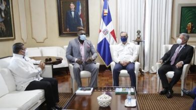 Photo of Abinader recibe a David Ortiz en su despacho