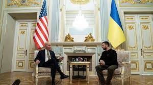 Photo of Biden realiza una visita sorpresa a Kiev y se reúne con Zelenski