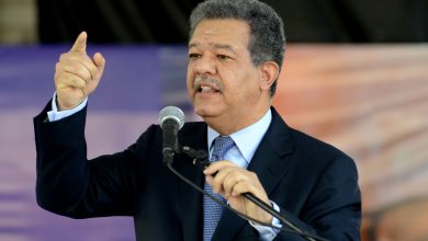 Photo of Leonel Fernández pide transparencia con tierras raras