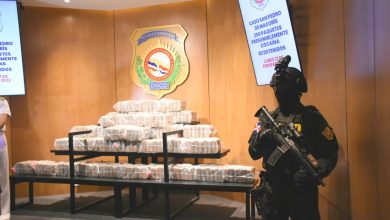 Photo of Atrapan dos hombres con 400 paquetes presumiblemente cocaína