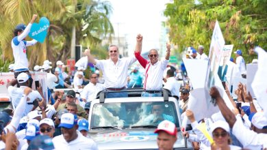 Photo of Abinader recorre las calles de la Romana e Higüey junto a perremeistas y aliados