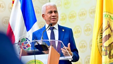 Photo of Ricardo de los Santos presenta logros en debate senatorial