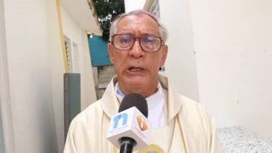 Photo of Obispo de Mao afirma educadores tienen actitud egoísta; pide que piensen en los estudiantes