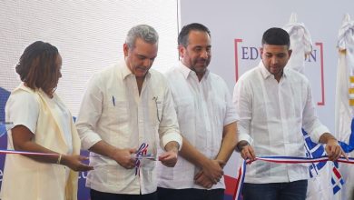 Photo of Luis Abinader entrega junto al  INEFI polideportivo en Capotillo