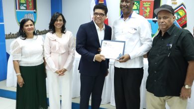 Photo of Dío Astacio reconoce a dirigentes deportivos de Santo Domingo Este