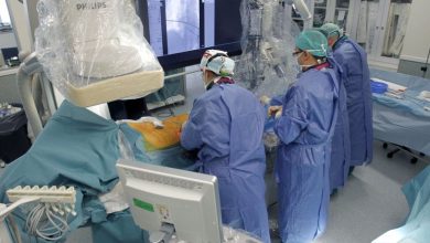 Photo of HOMS realiza un implante prótesis cardiovascular