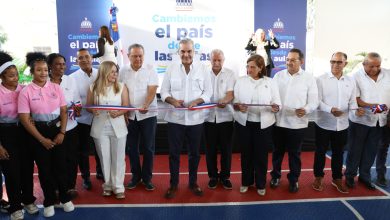 Photo of Abinader inaugura la Escuela de Formación Técnico Profesional Villa Suiza, un techado y un puente sobre el arroyo Paña Paña