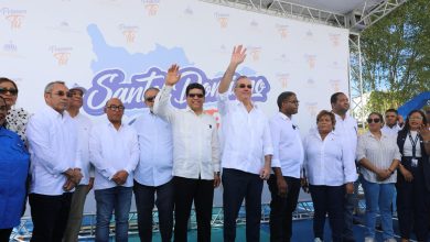 Photo of Presidente Abinader recorre el sector La Ureña, donde lleva programa “El Gobierno Contigo”