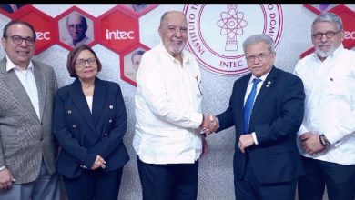 Photo of INTEC y CMD acuerdan bajar 15 mil pesos al costo del aval universitario a los médicos pasantes