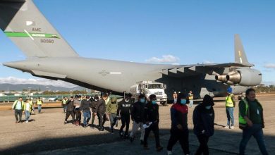 Photo of La India recibe un vuelo con más de un centenar de deportados desde Estados Unidos