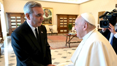 Photo of  Abinader viajará este viernes al Vaticano junto con la primera dama Raquel Arbaje al funeral de su santidad, el papa Francisco
