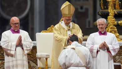 Photo of El papa a nuevos ordenados- “Juntos reconstruiremos la credibilidad de una iglesia herida”