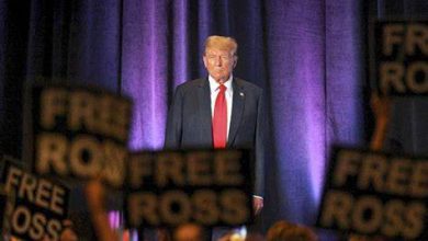 Photo of Abuchean a Trump durante su asistencia a un musical