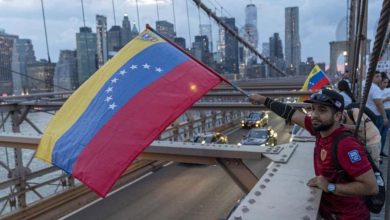 Photo of Venezolanos denuncian estar entre la espada y la pared por persecución en Venezuela y EE.UU.