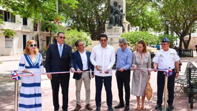 Photo of Ministro de Turismo reinaugura el parque Duarte y deja abierta la icónica calle Las Mercedes en Ciudad Colonial