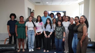 Photo of Entregan premios a estudiantes meritorios dominicanos en Nueva York