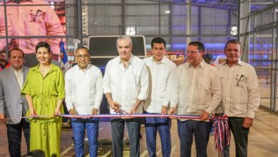 Photo of Abinader y Eduardo Sanz Lovatón inauguran en el AILA nueva terminal courier para manejo de mercancía comprada por interne