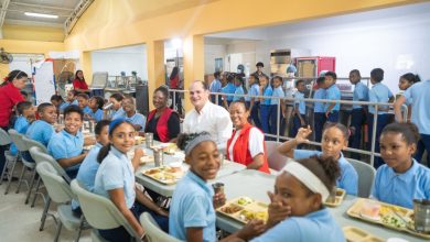 Photo of INABIE supervisa alimentación escolar y comparte almuerzo con estudiantes