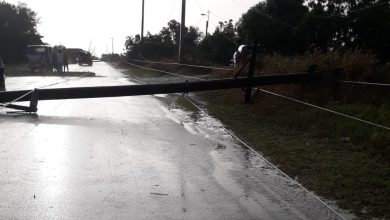 Photo of Tornado en Sa  Juan derribó seis postes del tendido eléctrico 