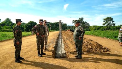 Photo of Ministro de Defensa sostiene reunión con directivos de Codevi y supervisa avances de la verja perimetral fronteriza 