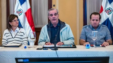 Photo of Abinader dispone suspensión de docencia este viernes y de labores en provincias en alerta roja