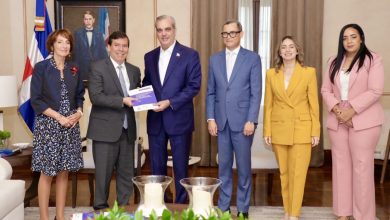 Photo of Abinader recibe documento de política pública elaborado por la CEPAL sobre el fortalecimiento del sistema de protección social