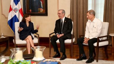 Photo of Presidente Abinader recibe en el Palacio Nacional a la gobernadora del estado de Nueva York, Kathy Hochul