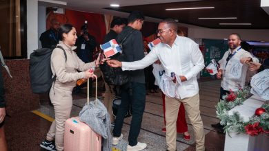 Photo of Departamento Aeroportuario recibe a la diáspora dominicana a ritmo de “Volvió Juanita”