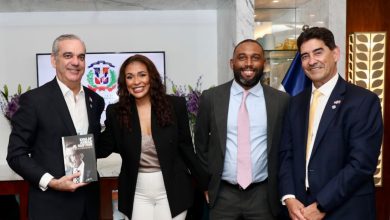 Photo of Abinader comparte con la comunidad dominicana en Emiratos Árabes Unidos