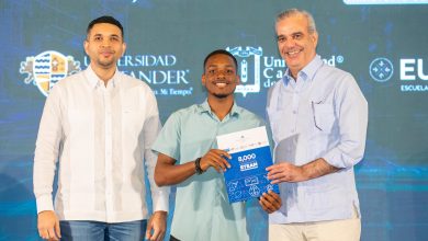 Photo of Abinader entrega 8,000 becas del programa Generación STEAM