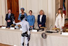 Photo of Melania Trump aparece con un robot humanoide en una cumbre sobre educación y tecnología