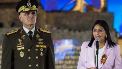 Photo of Delcy Rodríguez destituye a Padrino López tras más de una década como ministro de Defensa