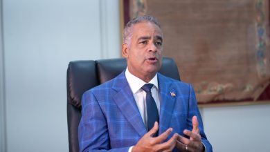 Photo of Ministro de Energía y Minas afirma que el impacto económico debe definir el futuro de la minería en el país