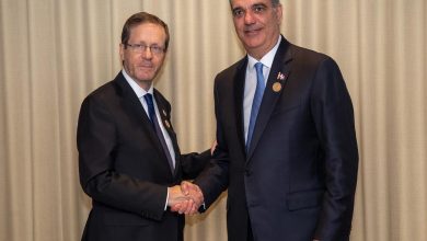 Photo of Abinader sostiene reuniones con Isaac Herzog y Christopher Landau durante la toma de posesión de Laura Fernández en Costa Rica