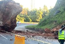 Photo of Roca de gran tamaño cae en la Autopista del Nordeste y obliga a regular el tránsito