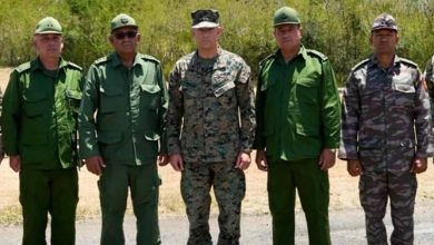 Photo of Jefe militar de EE. UU. se reúne con alto mando del Ejército cubano en Guantánamo