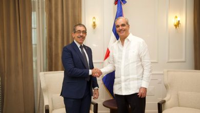 Photo of Presidente Abinader recibe en el Palacio Nacional al nuevo rector electo de la UASD, Jorge Asjana David