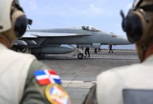 Photo of Autoridades dominicanas visitan el portaviones USS Nimitz