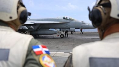 Photo of Autoridades dominicanas visitan el portaviones USS Nimitz