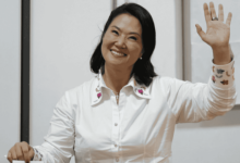 Photo of Keiko Fujimori celebra ventaja electoral con simpatizantes mientras el conteo continúa