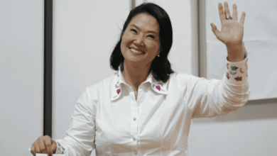 Photo of Keiko Fujimori celebra ventaja electoral con simpatizantes mientras el conteo continúa