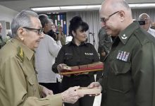 Photo of Raúl Castro participa en un acto de ascensos y condecoraciones a militares en Cuba