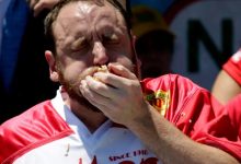 Photo of Hombre devora 66 «hot dogs» en 10 minutos en tradicional concurso de Nueva York