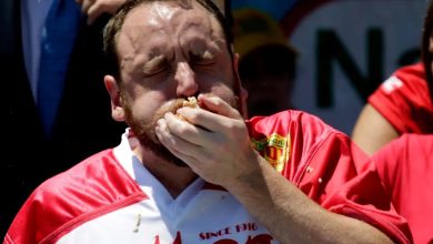 Photo of Hombre devora 66 «hot dogs» en 10 minutos en tradicional concurso de Nueva York