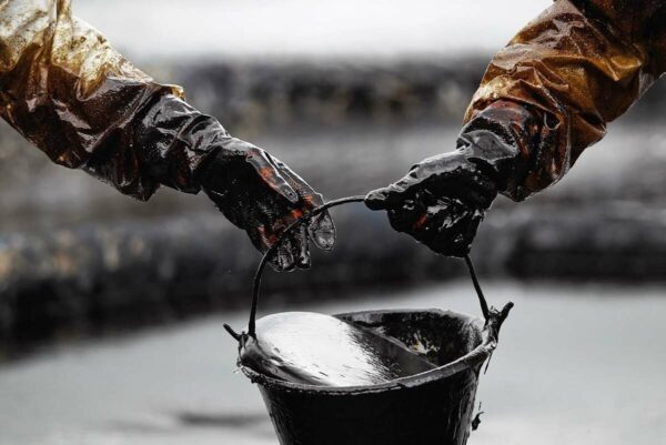 Photo of El Brent se dispara más del 4 %, hasta los 79 dólares, por las nuevas tensiones entre Irán y EE.UU.