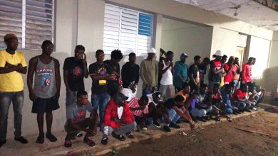 Photo of Dominicanos huyen y abandonan vehículos con 30 haitianos indocumentados 
